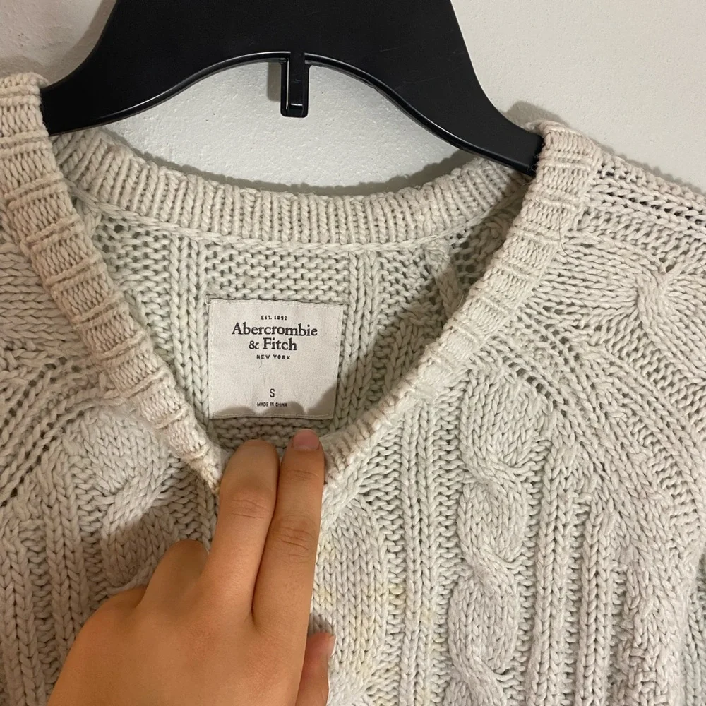 A&F Sweater - Picture 2 of 4